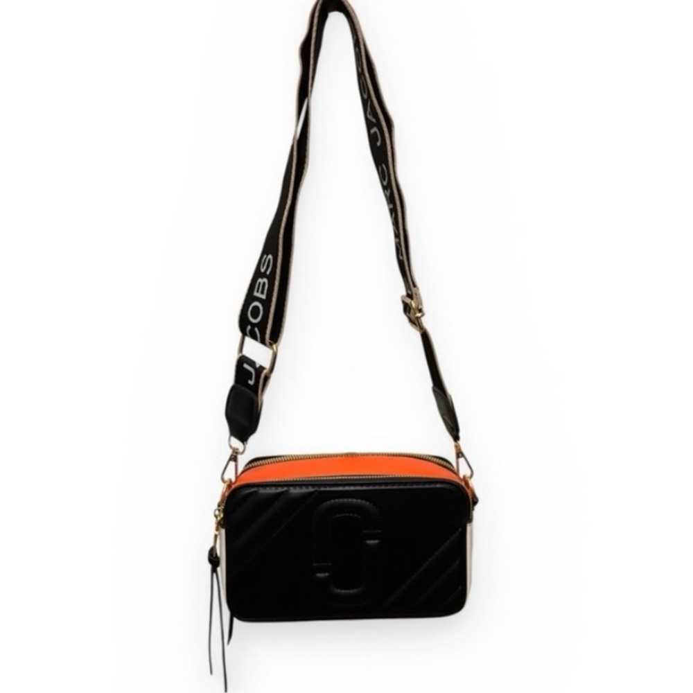MARC JACOBS SNAPSHOT CROSSBODY BAG IN BLACK, WHITE & ORANGE, INCLUDES LOGO STRAP